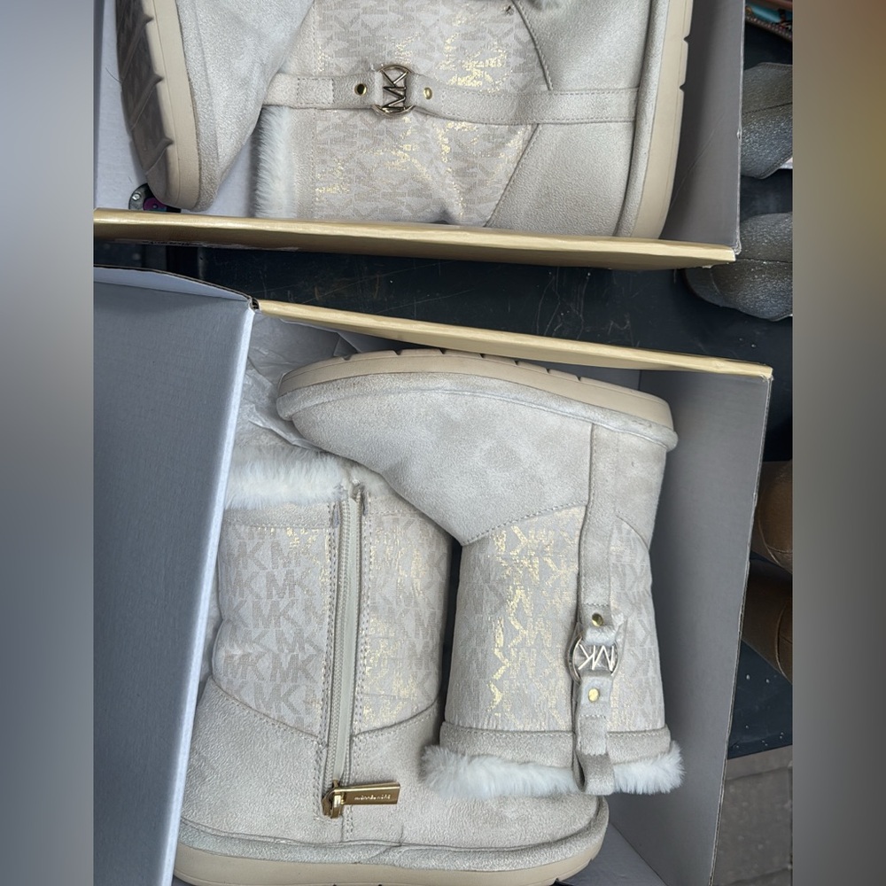Michael Kors Light Beige Boots with Gold Details